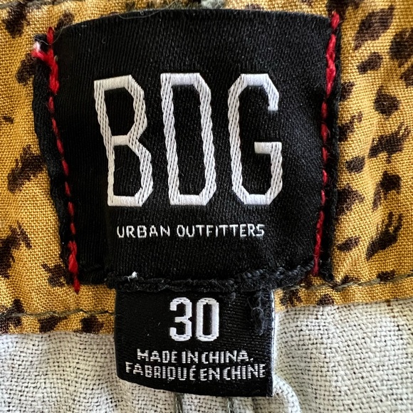 Urban Outfitters-BDG High Waisted Pebble Camo Longline Bermuda Shorts. Size 30. - Picture 3 of 4